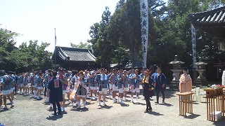 神社に集合